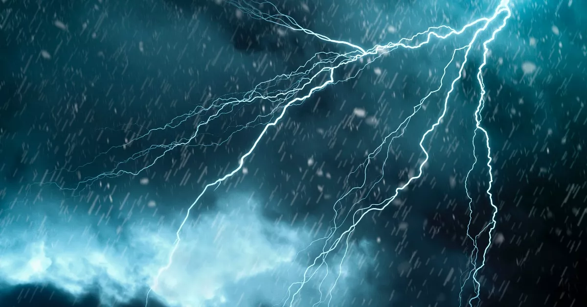 Zivatarok, szél, apró jég - ezekre a megyékre adtak ki riasztást