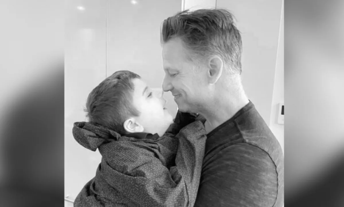 Borzasztó tragédia: 6 éves fiát gyászolja a műsorvezető