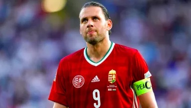 Apa lett: a Netflix 23 éves sztárja szült gyereket Szalai Ádámnak - Fotók