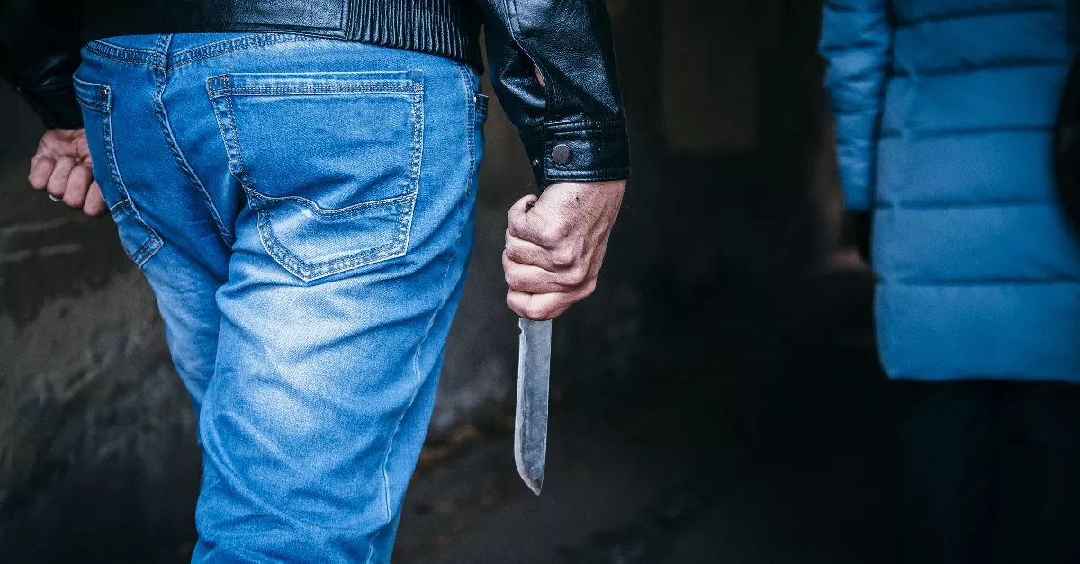 Hotelszobájában tartotta fogva barátnőjét Zoli Kispesten, egy késsel fenyegette, megverte 