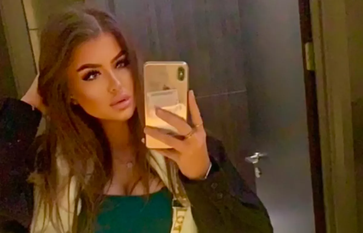 Pacsliszájú szörny lett az ajakfeltöltés után ez a fiatal lány - Videó