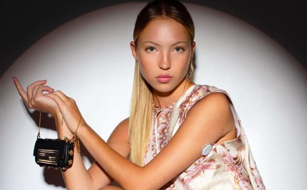 Mi ez a köröm? Lábával sokkolja a világot Kate Moss lánya - Fotók