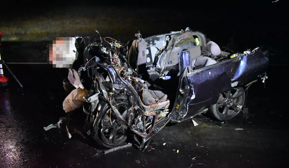 Öten, köztük egy 13 és egy 19 éves lány is szörnyethalt - Megrázó képek a bekecsi balesetről