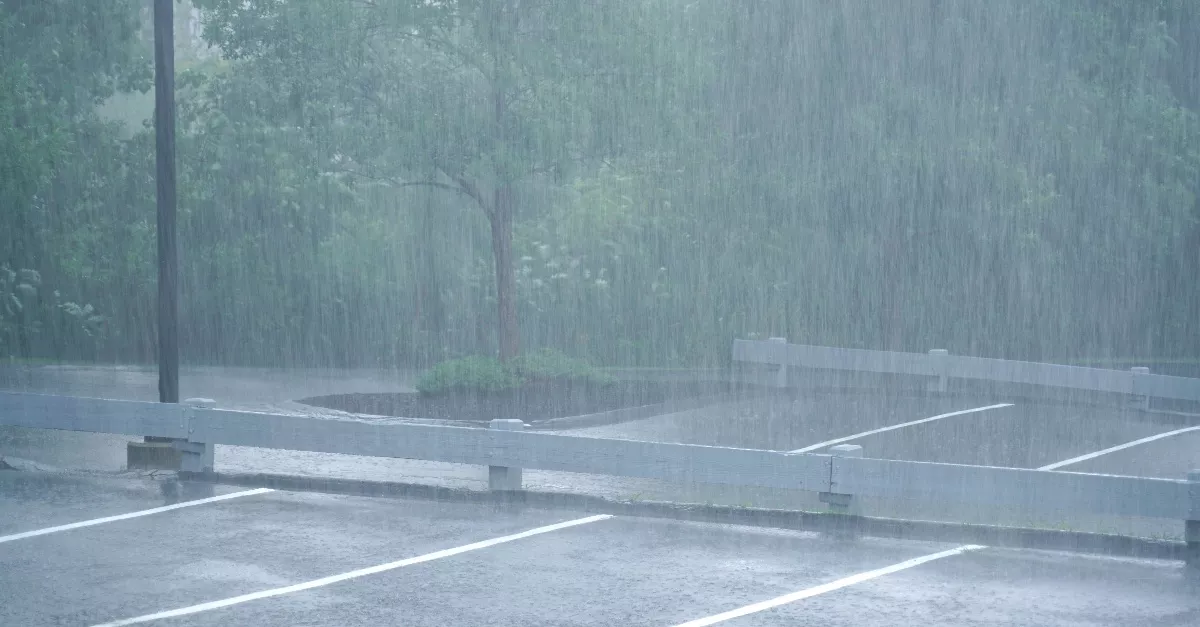 Jég, felhőszakadás, szél, eső - ezekre a megyékre adtak ki riasztást