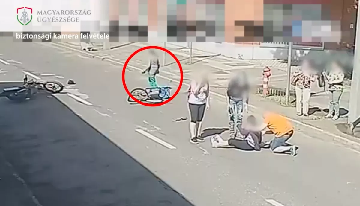 Ezért emeltek vádat a kiskunhalasi nővel szemben, aki látszólag egy elgázolt idős nőnek akart segíteni - Videó