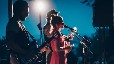 Drámai hír: amputálták a lábát az X-Factor nyertes énekesnőnek - Fotók