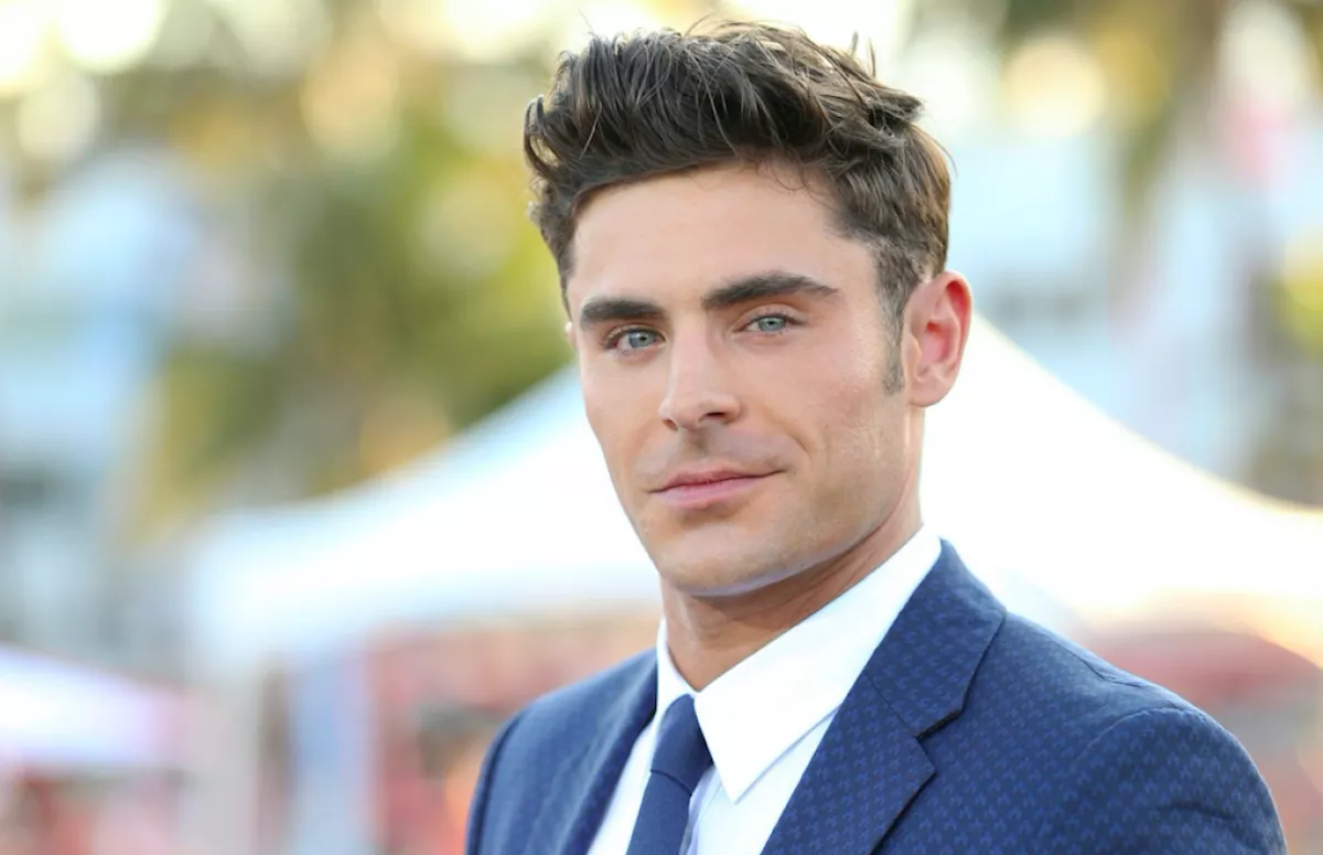 "Szétplasztikázták?" - Zac Efron új arca sokkolja a rajongóit - Fotók