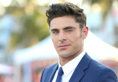 "Szétplasztikázták?" - Zac Efron új arca sokkolja a rajongóit - Fotók