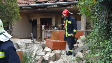 Döbbenetes képek jöttek: felrobbant egy ház Jobbágyiban