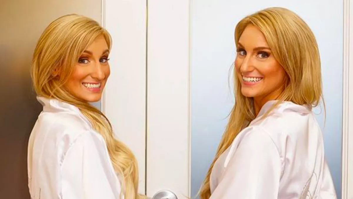 Ikerfiúk vették el az ikerlányokat - a gyermekeik most döbbentek rá szüleik titkára - Videó