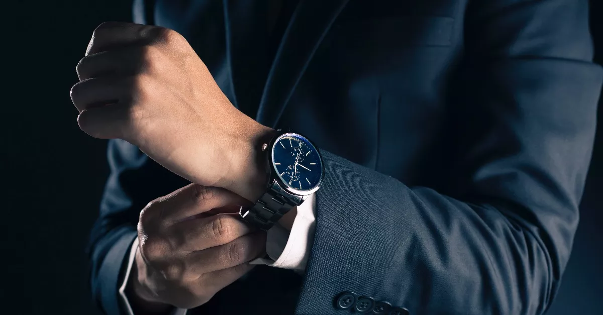 Egy pillantás a férfi kézfejére, és rögtön kiderül, ki ő - Ezekre figyelj!