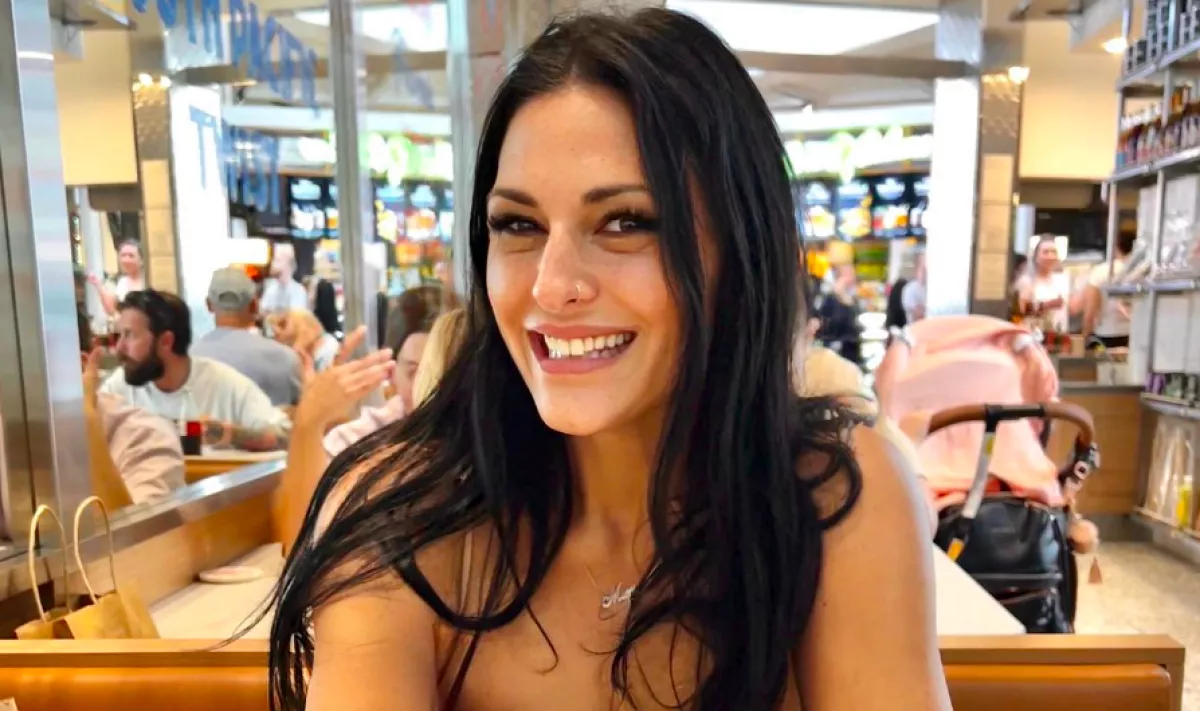 560 ezret fizetnek a férfiak ennek a nőnek egy éjszakáért - Nem hiszed el, mi történik ez alatt