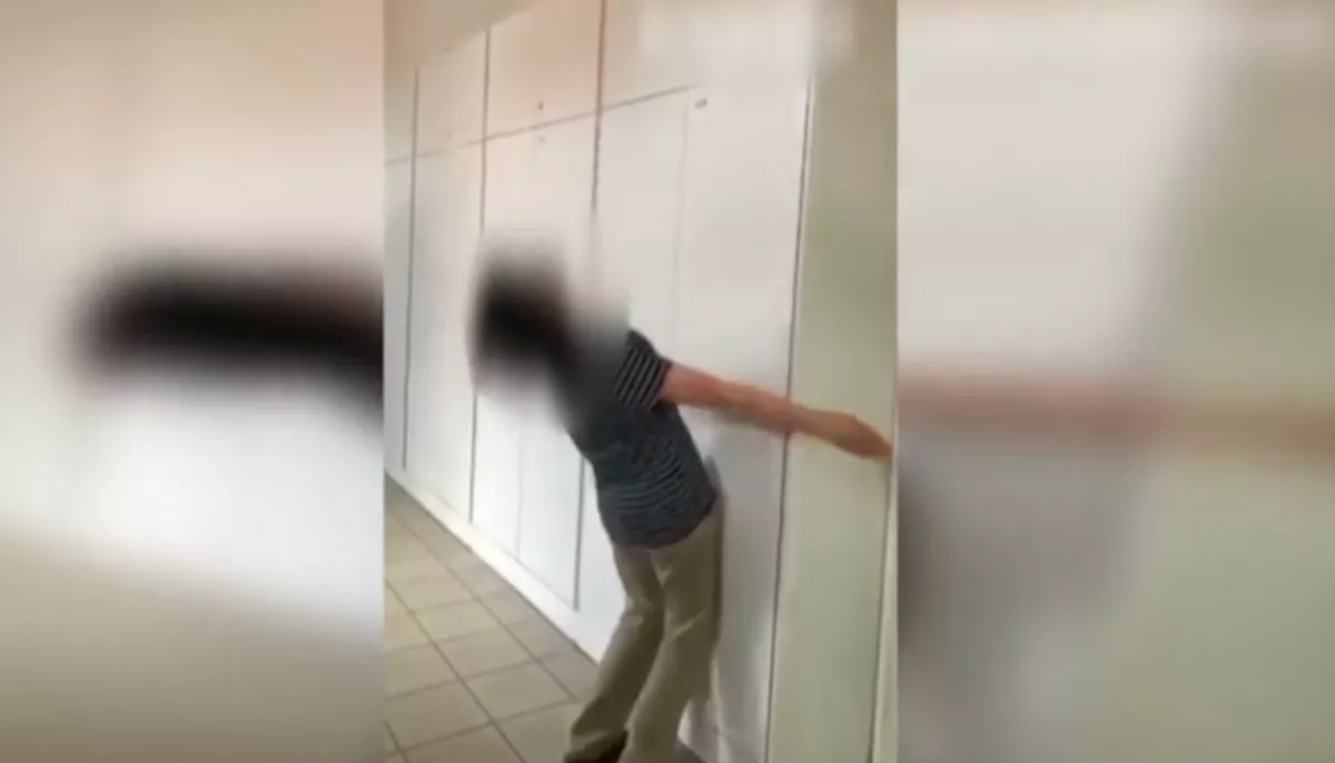 Sokkoló videó került elő az iskolatársát megkéselő Bertoldról 