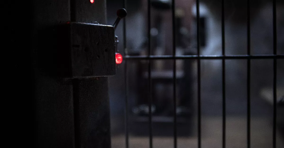 Komédia, hogy élte túl a kivégzését a gyilkos - Most perli az államot