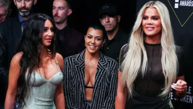 A mesterséges intelligencia szerint: így néznének ki a Kardashian-lányok plasztika nélkül - Videó