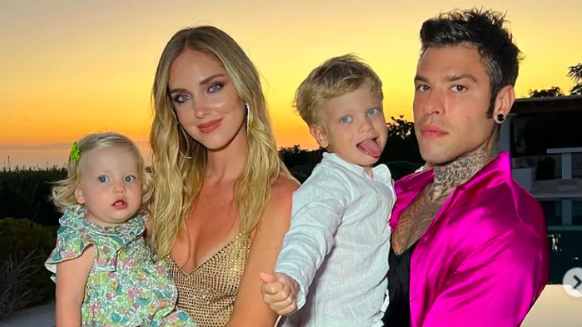 Kínos videó a neten: ilyen a világhírű "kirakatcsalád" élete valójában?