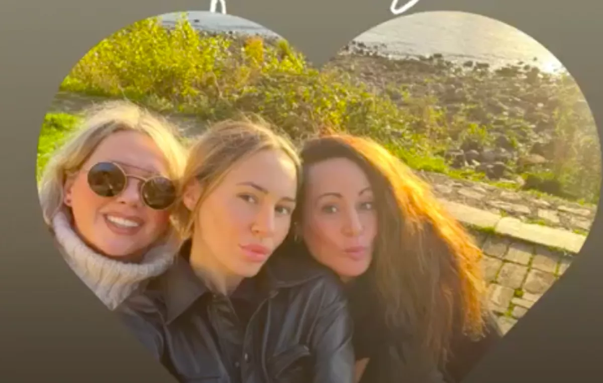 Összezavarodtak a netezők: ki a nagyi ezen a képen?