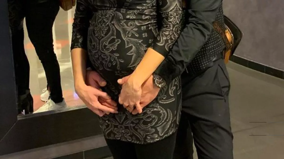 Ezzel a képpel tudatta: ötödször lesz apa a magyar színész