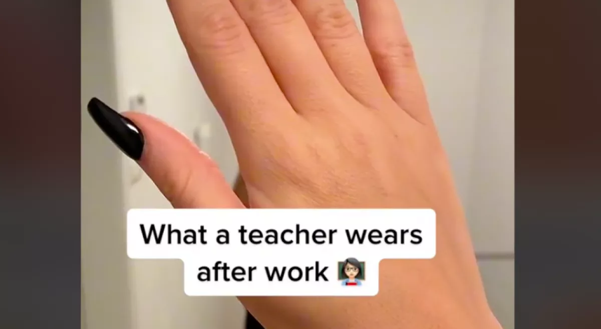 Kiposztolta a 23 éves tanárnő, mit vesz fel az iskola után, sorra jelölik be az apukák - Videó