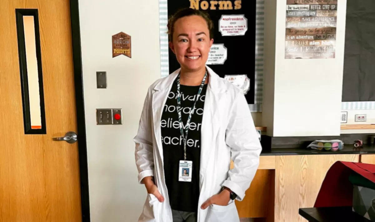 Sokkot kaptak a diákok, amikor meglátták, mit csinál a tanárnő az osztályteremben - A férjével együtt rúgták ki