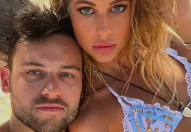 Félmeztelen képek a neten: ez a szexi katonalány Szabó Ádám új barátnője - Fotók