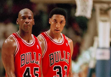 Képek bizonyítják: Michael Jordan 31 éves fia szedte fel Pippen 48 éves feleségét - Fotók