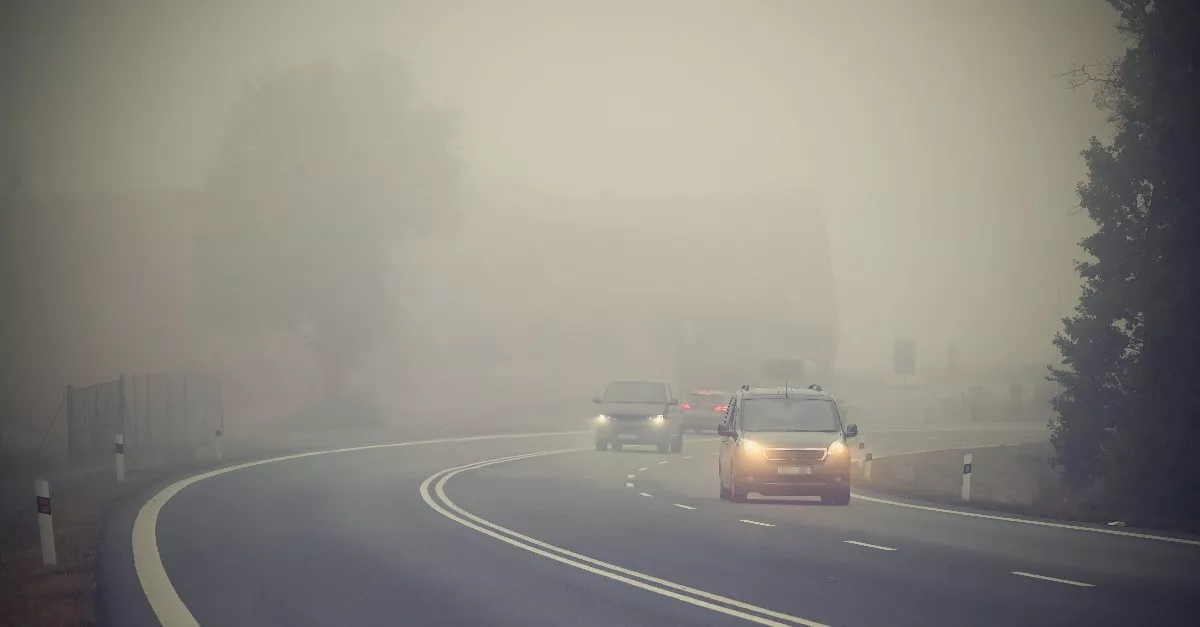 Ónos eső, köd, eső: 12 megyére adtak ki riasztást hétfőre 