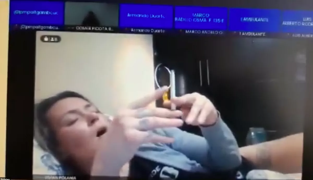 Videó: félmeztelenül jelent meg az online tárgyaláson a bírónő - felfüggesztették