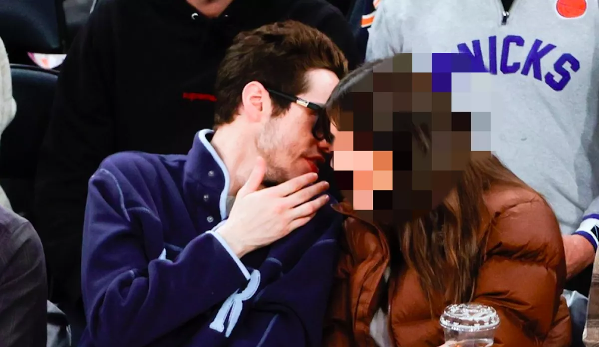 Leleplező képek: erre a bombázóra cserélte a humorista Kim Kardashiant - A fotókon azonban mást is kiszúrt a világ - Fotók