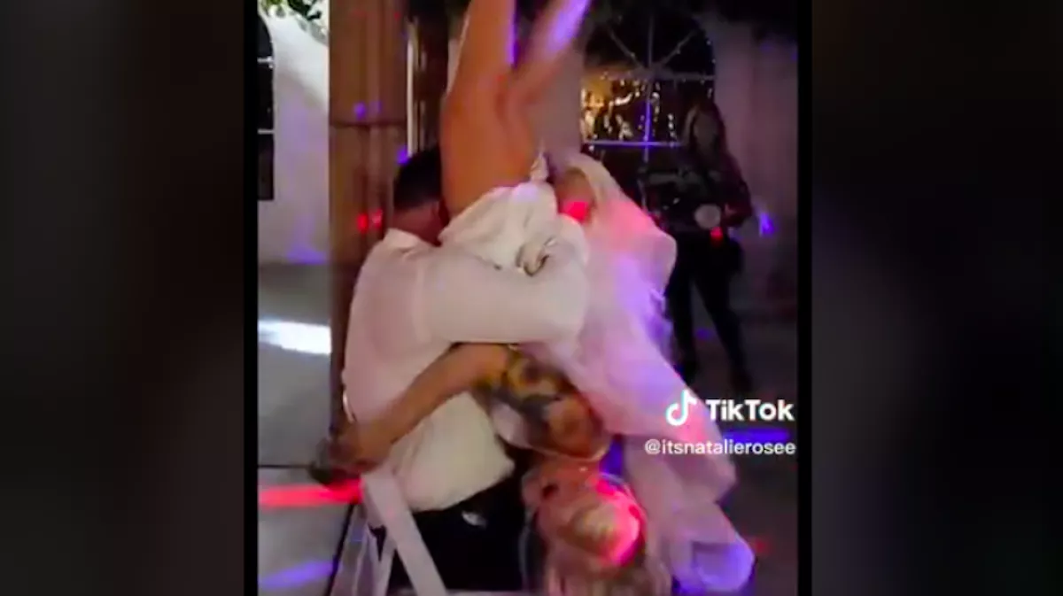 Eggyel többet ivott a nő az esküvőjén, a menyasszonyi tánca így túl forró lett - Videó