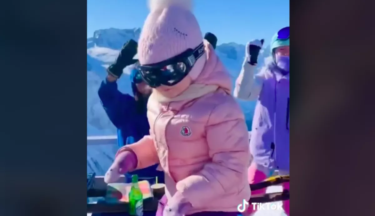 Felrobbantja a netet a "Rave Kislány" tánca - Kihívás lett belőle - Videó