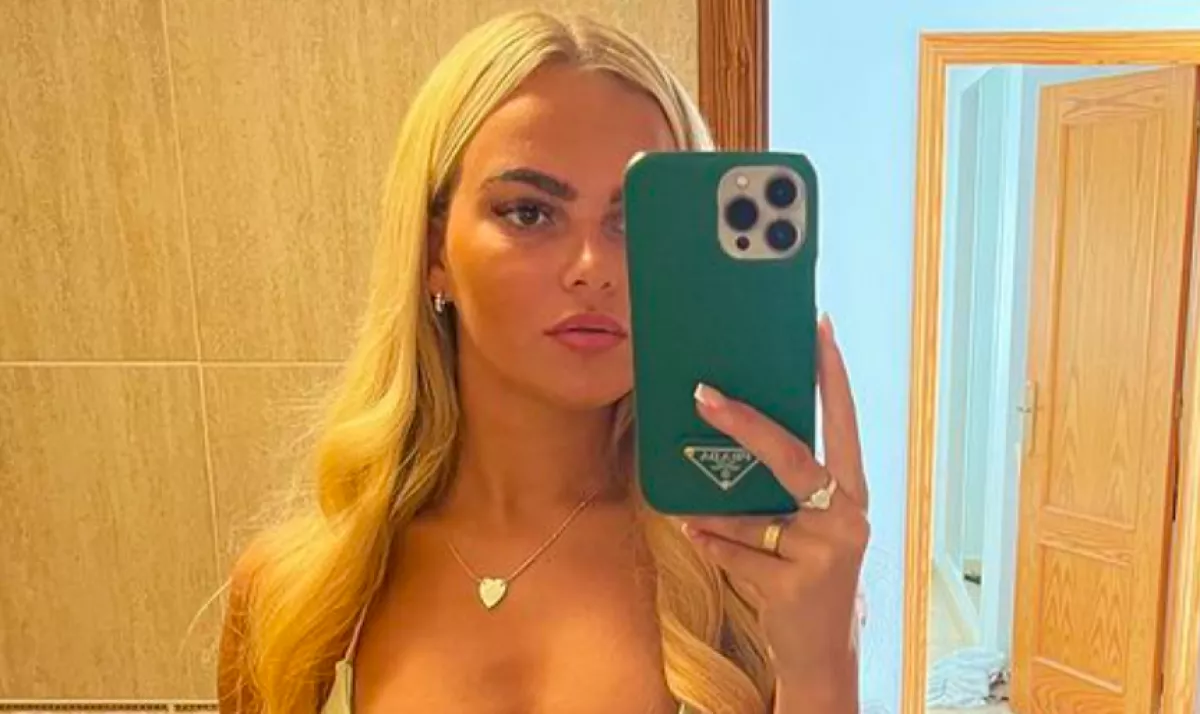 Lépni nem bírt a buliban ez az influenszer, másnap derült ki, miért - Fotók