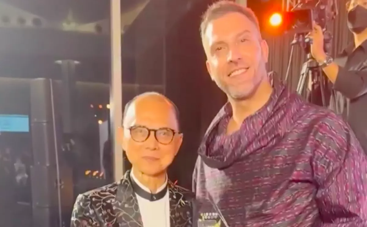 Világraszóló magyar siker: Merő Péternek egy világsztár adta át a díjat - Videó