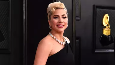 Lady Gaga-t néha képtelenség megkülönböztetni a húgától - Fotók