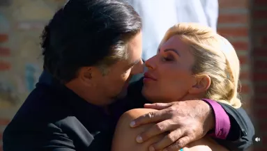 Se ruha, se más: pikáns képek kerültek elő a Nagy Ő nyerteséről - Fotók