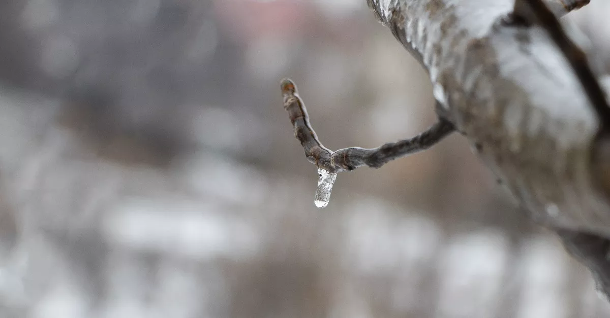 Friss riasztás 9 megyére: villámokkal, ónos esővel érkezik a csapadék