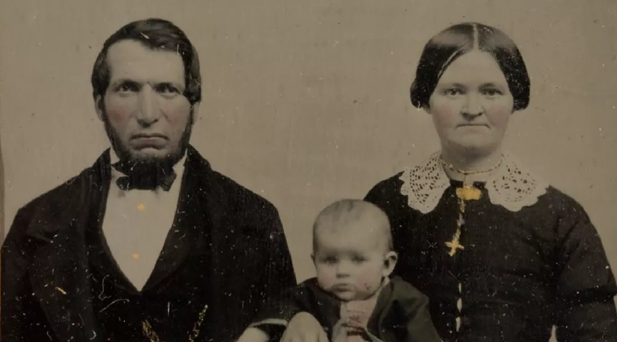 Meglepő az ok: ezért nem mosolygott senki régen a fotókon