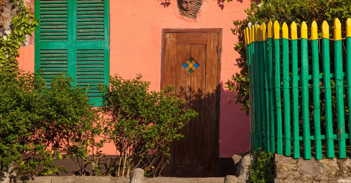 Furcsa dolgot szúrt ki a szomszéd ajtajánál a nő karácsony este, megmentette vele egy férfi életét