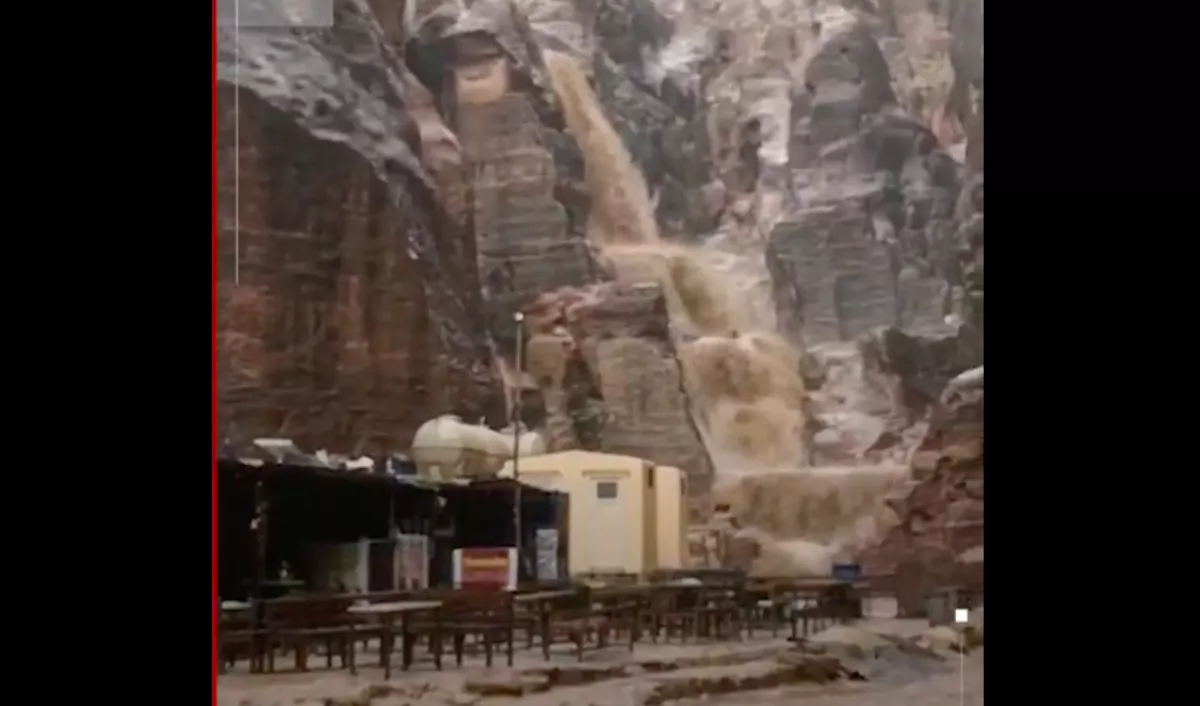Katasztrófa: elöntötte a víz Petra történelmi városát - Turisták ezreit kellett evakuálni - Videók