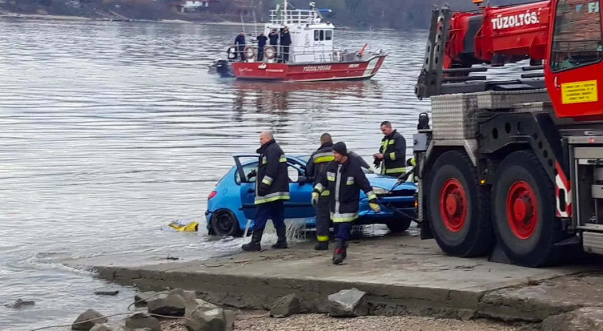 Elege lett az életből, a Dunába hajtott egy gödi nő - Fotók