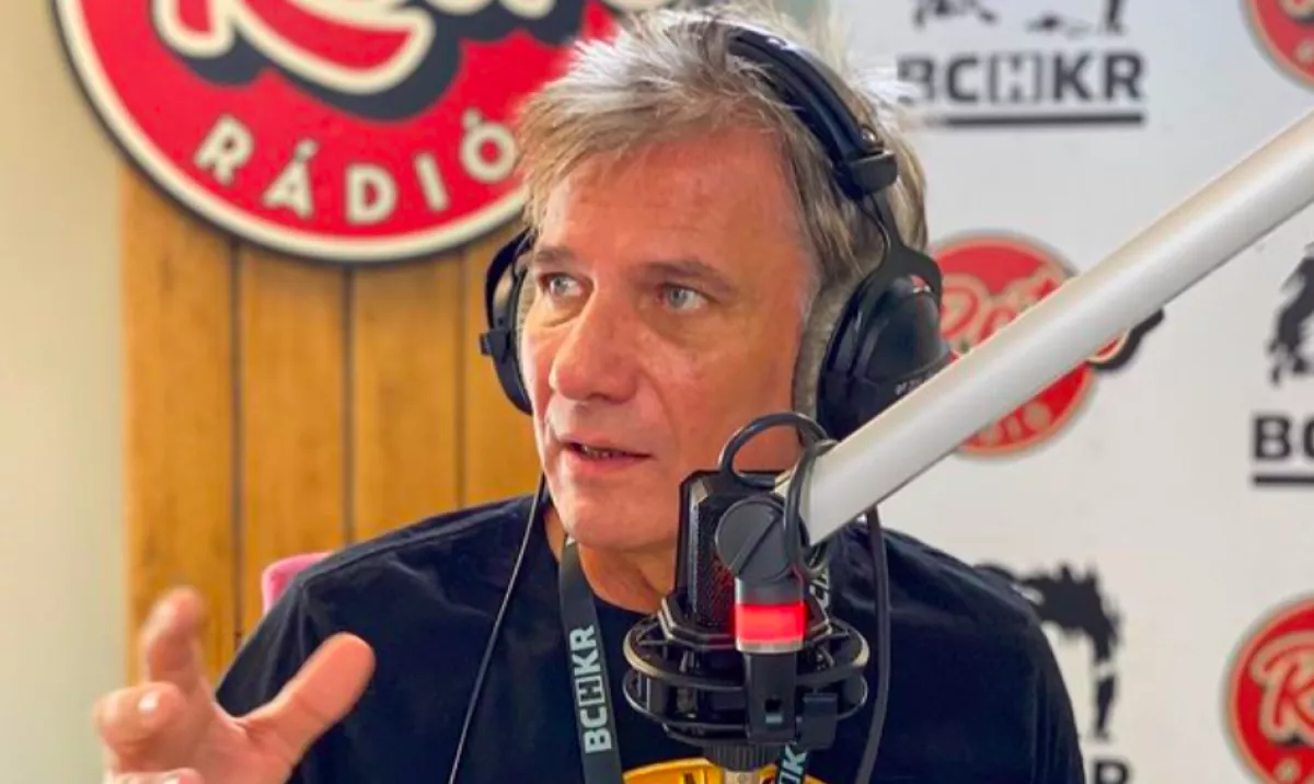 Részegen írt SMS-t Bochkor Gábor a magyar énekesnőnek, ez állt benne