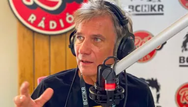 Részegen írt SMS-t Bochkor Gábor a magyar énekesnőnek, ez állt benne