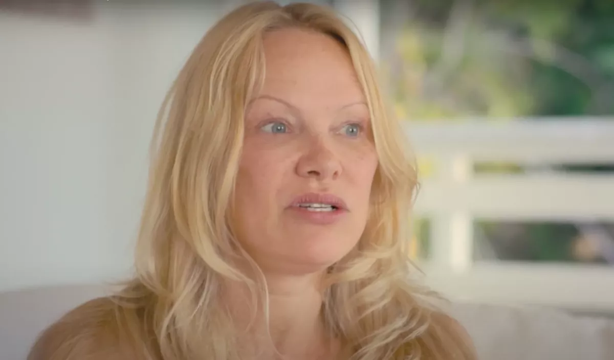 Sokkoló a Netflix trailere: így néz ki ma Pamela Anderson - Videó