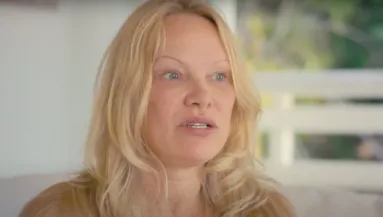 Sokkoló a Netflix trailere: így néz ki ma Pamela Anderson - Videó