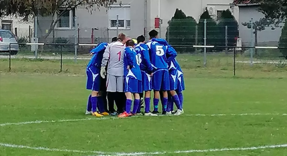 Szabálytalan cselezés után fejelte le az ellenfelét a magyar focista, bíróság elé állítják
