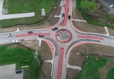 Először találkoztak körforgalommal az amerikaiak, kabaréba illő videó készült róla