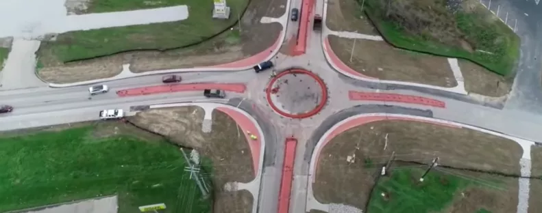 Először találkoztak körforgalommal az amerikaiak, kabaréba illő videó készült róla