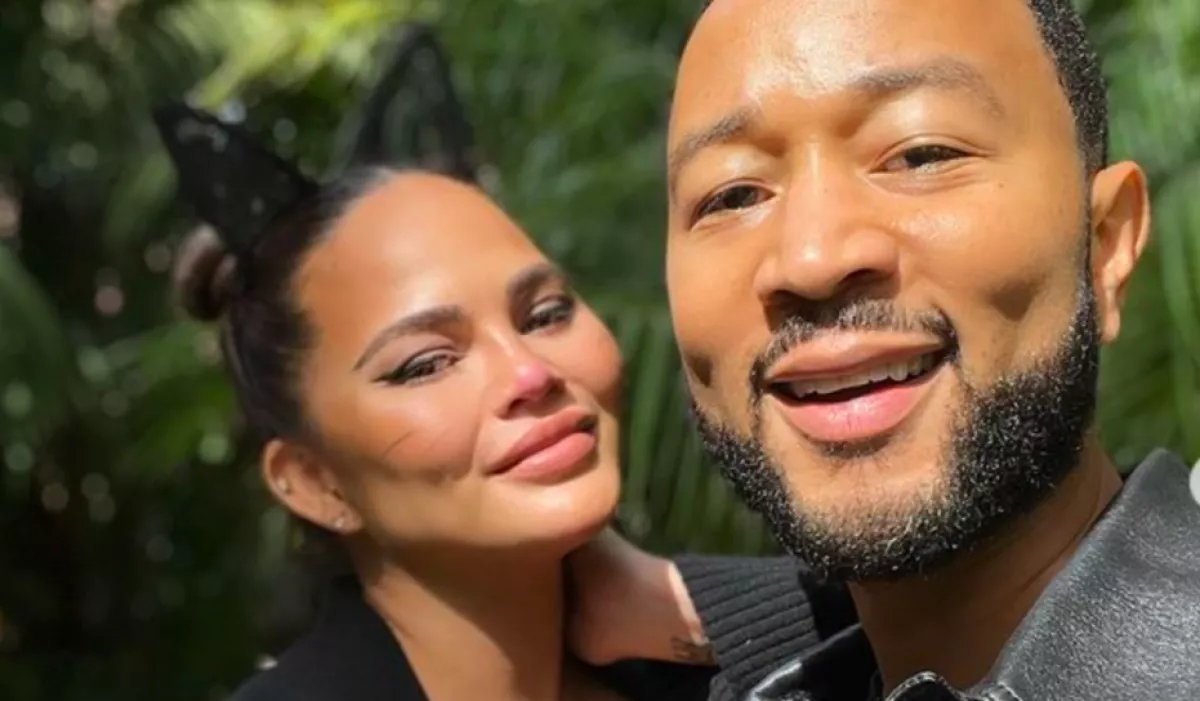 Itt a kislány! Először posztolt képet harmadik gyermekéről a sztárpár