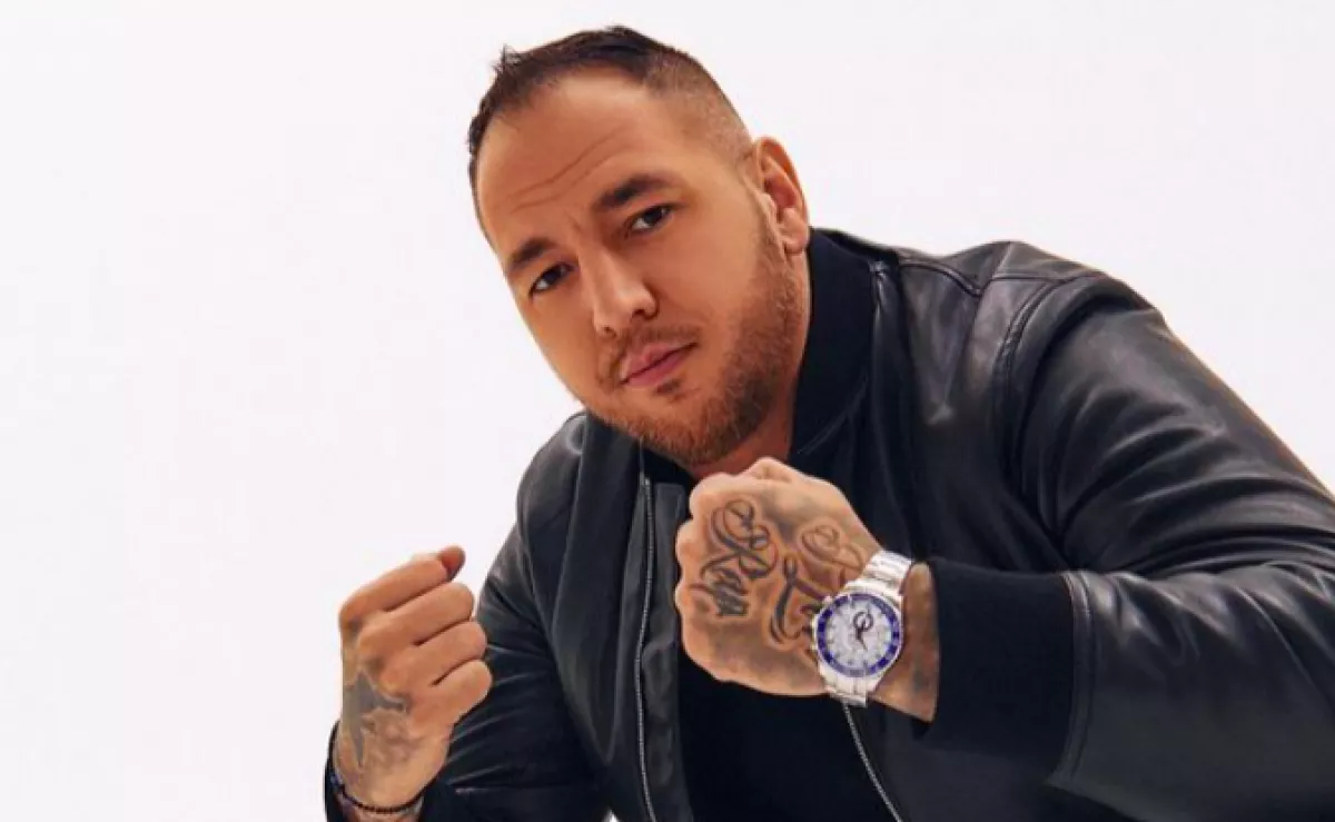 Egy fodrász buktatta le: Curtis megcsalta a párját