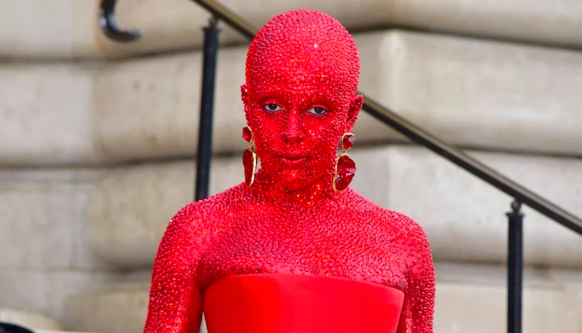 Vörös ördög bőrébe bújva sokkolt a rapper - Te felismerted? - Fotók